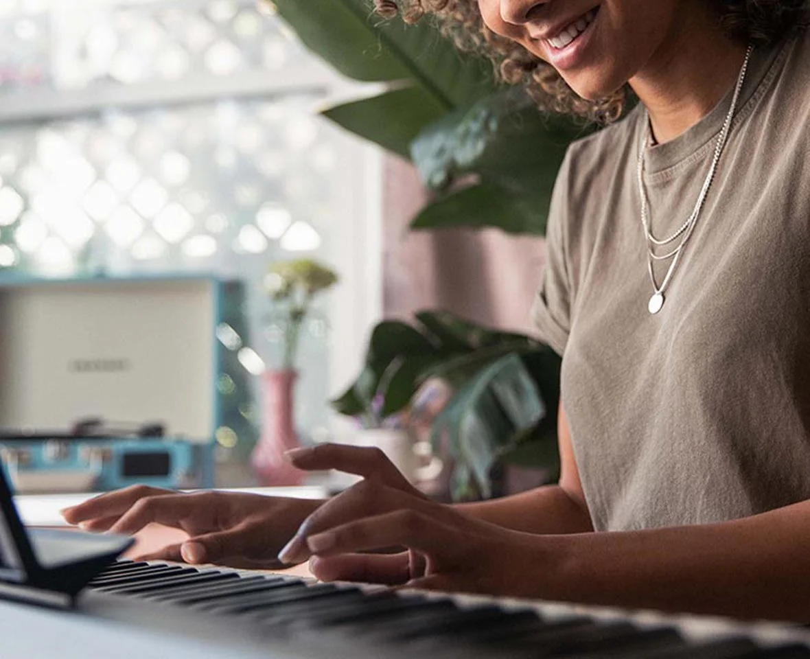 Met plezier spelen op een Roland digitale piano